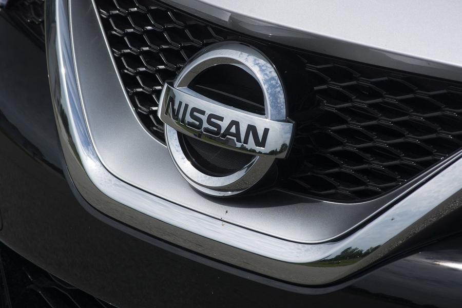 Логотип Nissan Maxima SR 2016 года  (NA) (фото 7 из 36)